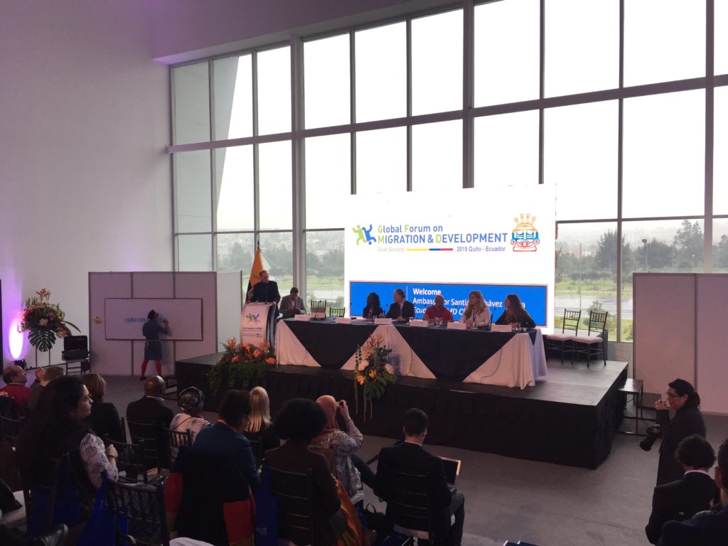 Fotografía de los panelistas durante la apertura del foro de la sociedad civil.